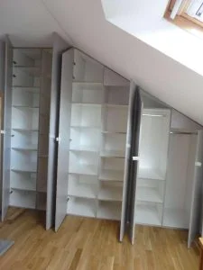 Menuiserie Hottot armoire sous pente (ouverte))